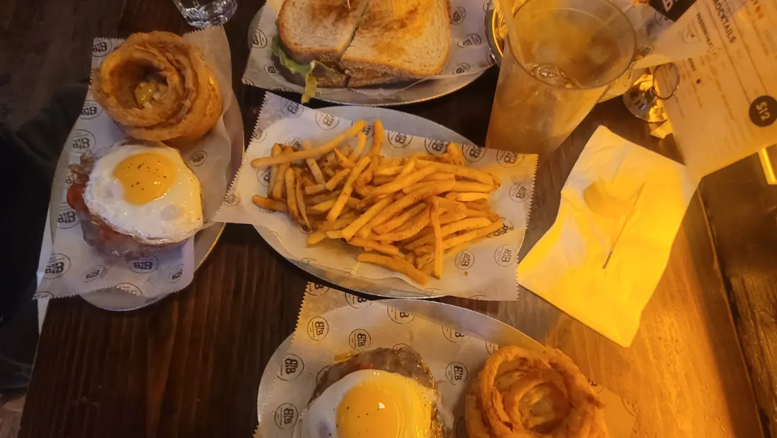 Restaurant in Black Iron Burger in New York