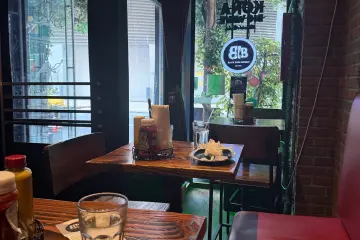 Restaurant in Black Iron Burger in New York