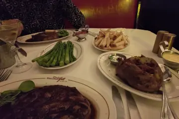 Restaurant in Musso & Frank Grill in Los Angeles