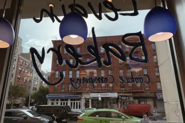 Restaurant in Junior's Restaurant & Cheesecake in New York