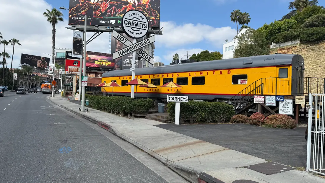 Restaurant in Carney's Restaurant in Los Angeles