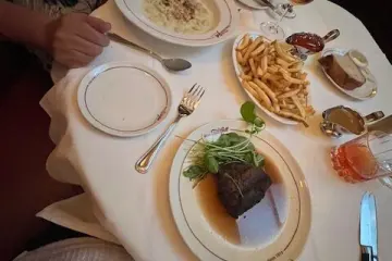 Restaurant in Musso & Frank Grill in Los Angeles