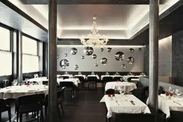 Restaurant in L'Oiseau Blanc Restaurant in Paris