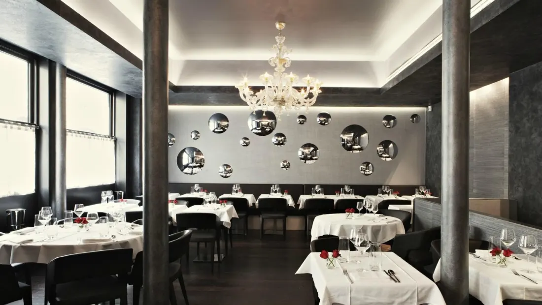 Restaurant in L'Oiseau Blanc Restaurant in Paris