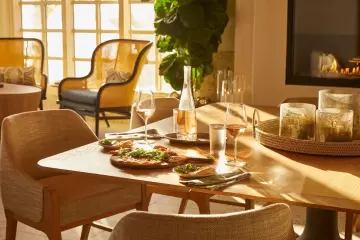 Restaurant in Covewood Restaurant in San Diego