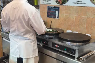 Restaurant in Chez Nicos in Paris
