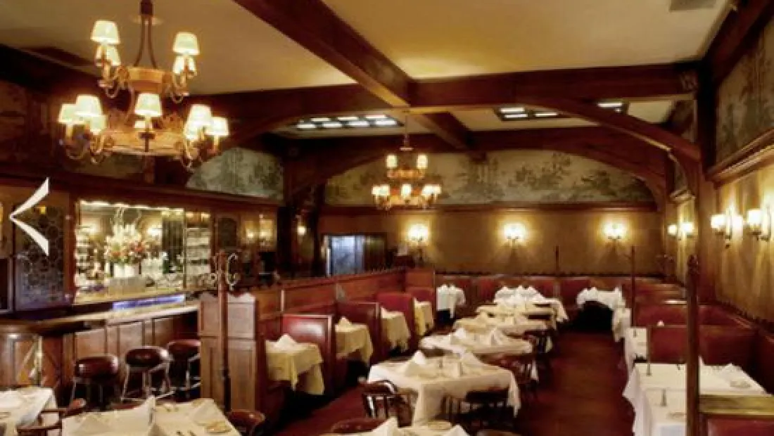 Restaurant in Musso & Frank Grill in Los Angeles