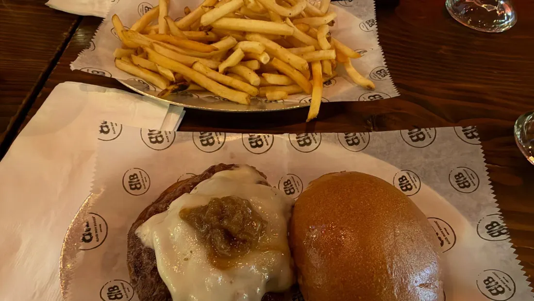 Restaurant in Black Iron Burger in New York