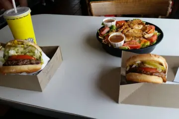 Restaurant in Carney's Restaurant in Los Angeles