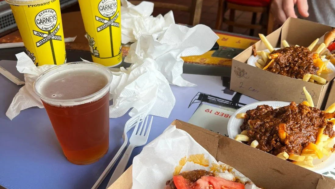 Restaurant in Carney's Restaurant in Los Angeles