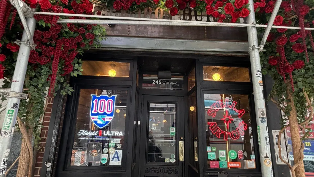 Restaurant in Black Iron Burger in New York
