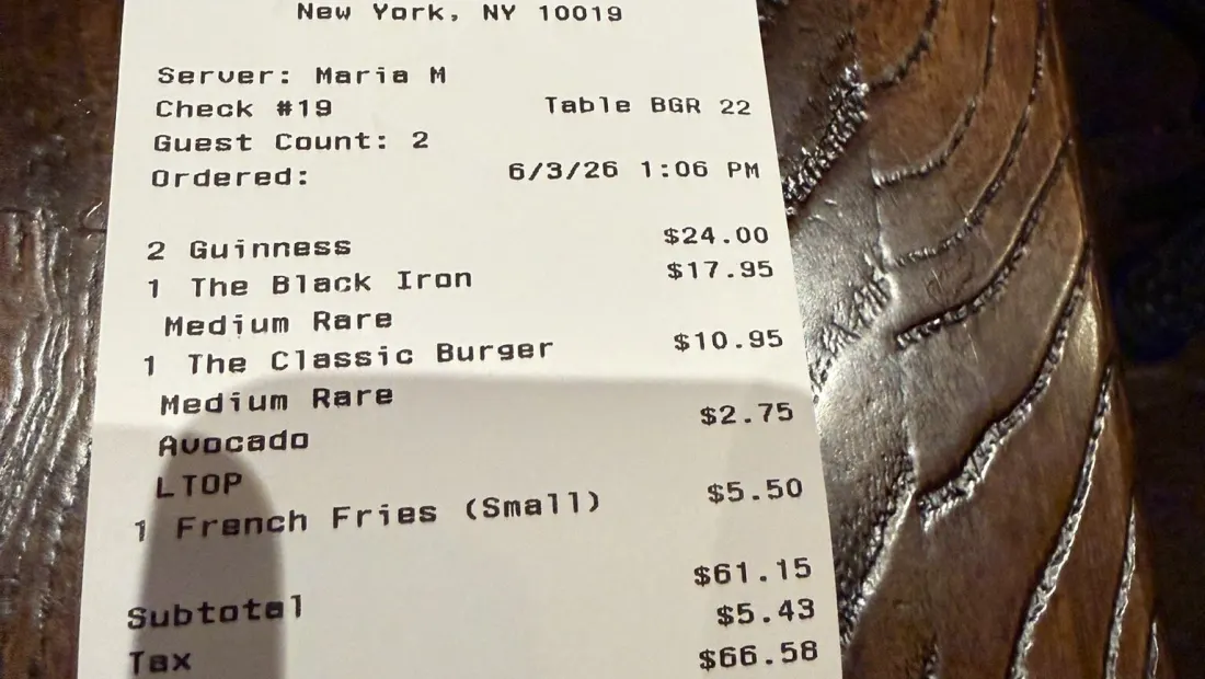 Restaurant in Black Iron Burger in New York