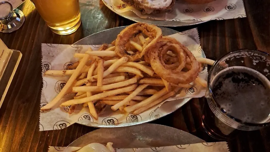 Restaurant in Black Iron Burger in New York