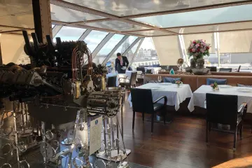 Restaurant in L'Oiseau Blanc Restaurant in Paris