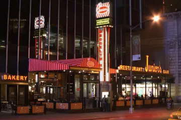 Restaurant in Junior's Restaurant & Cheesecake in New York