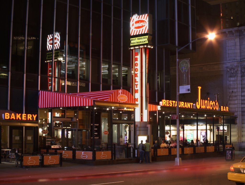 Restaurant in Junior's Restaurant & Cheesecake in New York